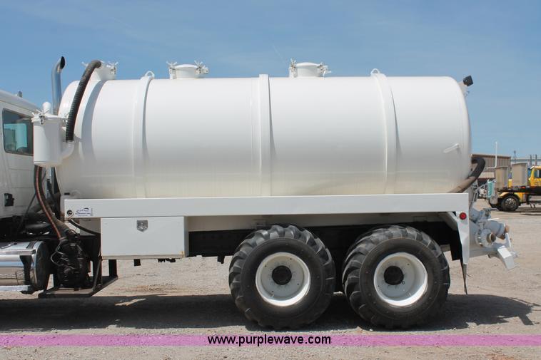 image for item K8958 1995 Mack CH613 vacuum truck