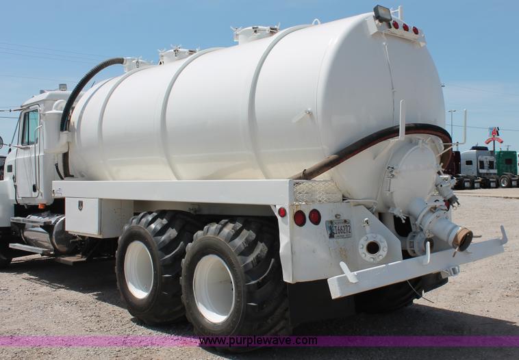 image for item K8958 1995 Mack CH613 vacuum truck
