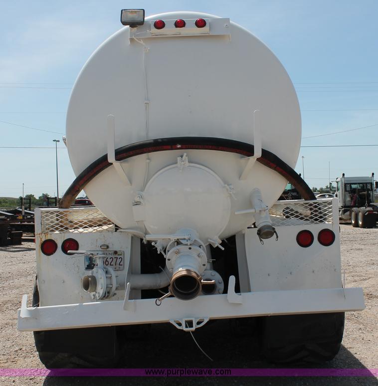 image for item K8958 1995 Mack CH613 vacuum truck