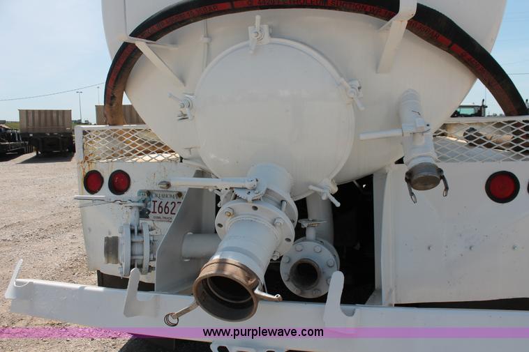 image for item K8958 1995 Mack CH613 vacuum truck