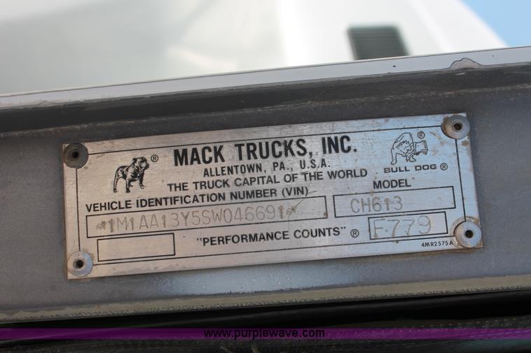 image for item K8958 1995 Mack CH613 vacuum truck