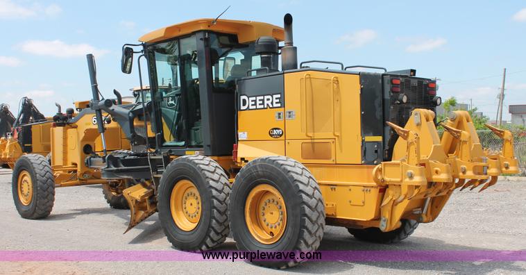 image for item K8959 2010 John Deere 672G motor grader