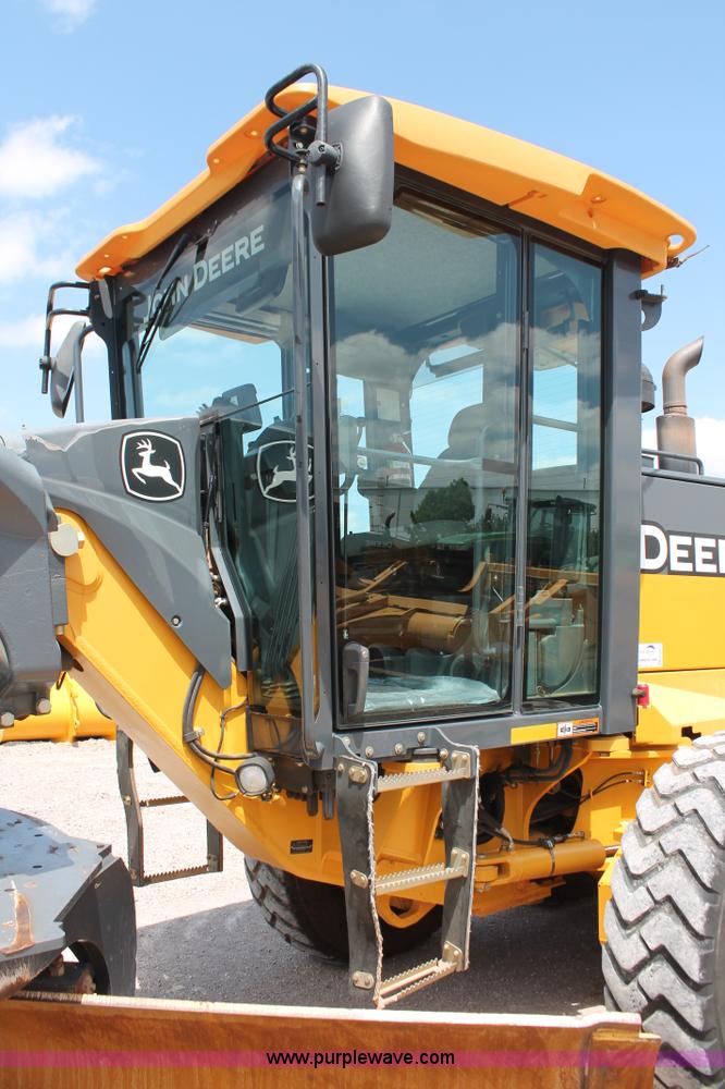 image for item K8959 2010 John Deere 672G motor grader