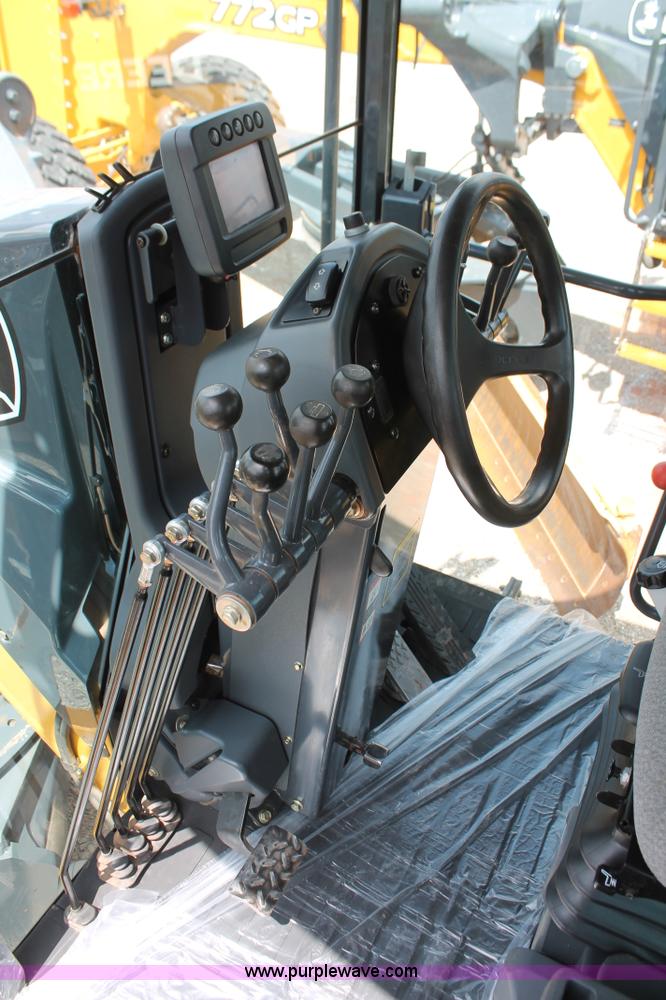 image for item K8959 2010 John Deere 672G motor grader