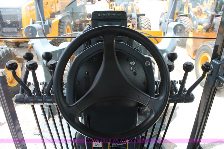 image for item K8959 2010 John Deere 672G motor grader