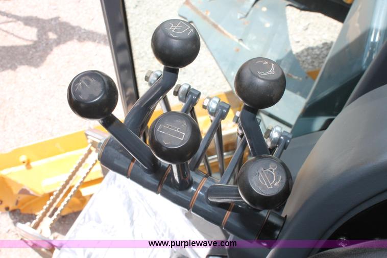 image for item K8959 2010 John Deere 672G motor grader