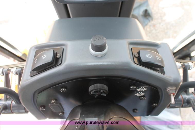 image for item K8959 2010 John Deere 672G motor grader