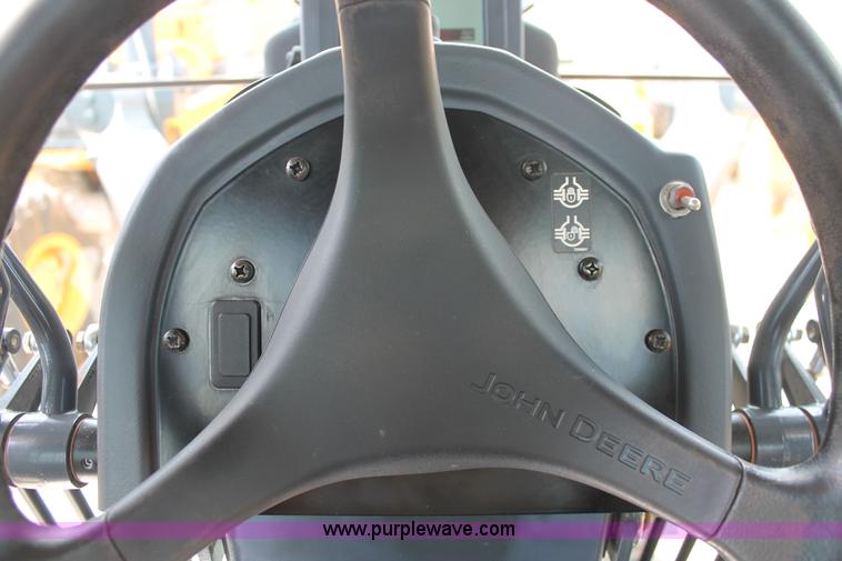 image for item K8959 2010 John Deere 672G motor grader