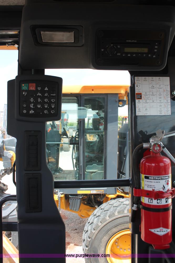 image for item K8959 2010 John Deere 672G motor grader