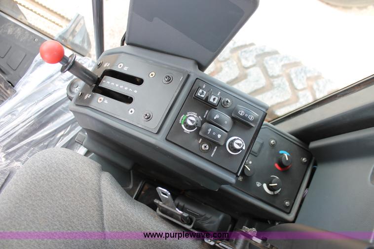 image for item K8959 2010 John Deere 672G motor grader