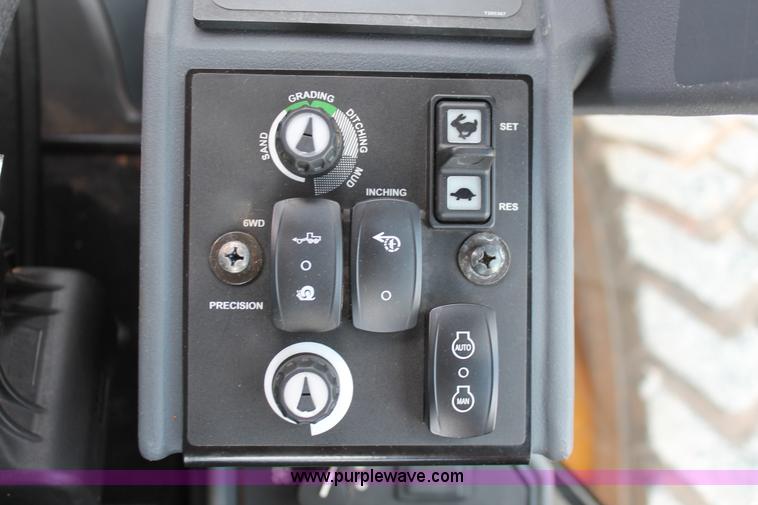 image for item K8959 2010 John Deere 672G motor grader