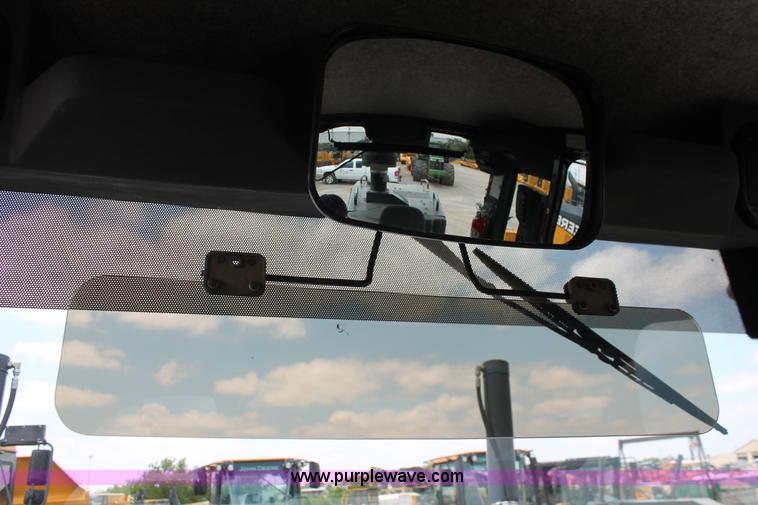 image for item K8959 2010 John Deere 672G motor grader