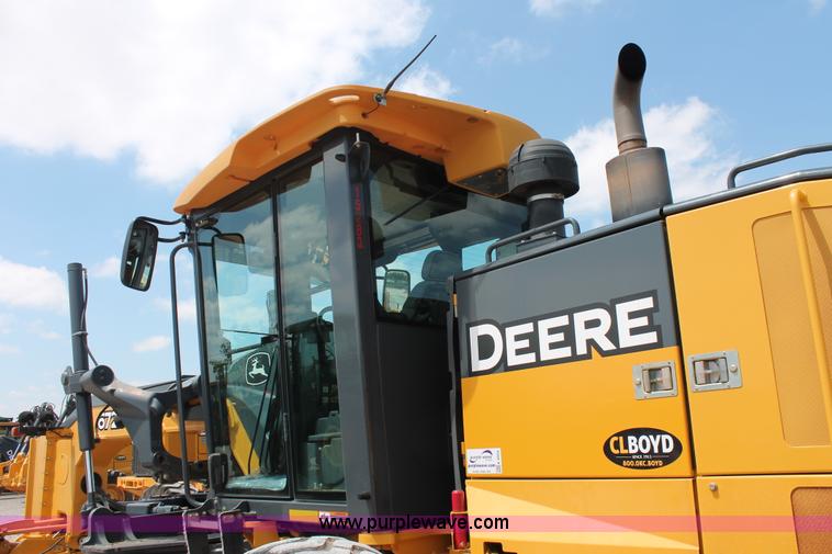 image for item K8959 2010 John Deere 672G motor grader