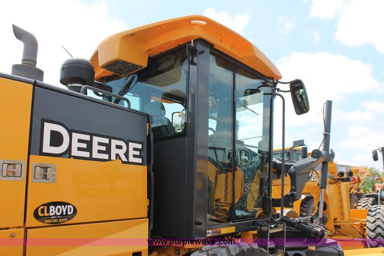 image for item K8959 2010 John Deere 672G motor grader