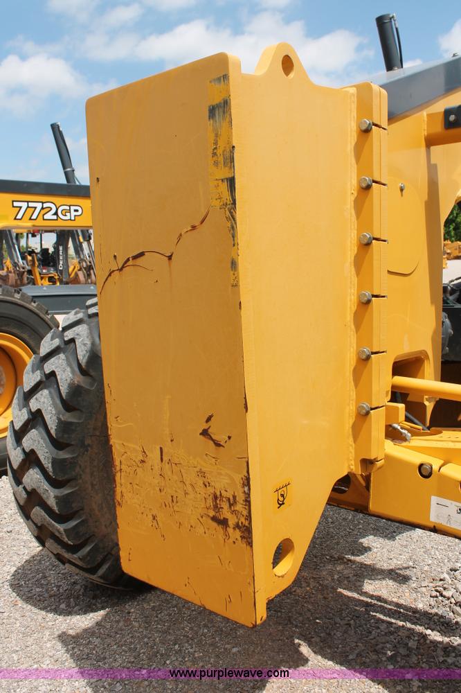 image for item K8959 2010 John Deere 672G motor grader