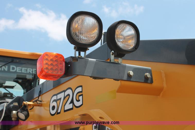image for item K8959 2010 John Deere 672G motor grader