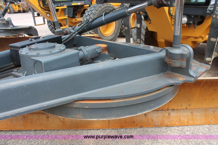 image for item K8959 2010 John Deere 672G motor grader