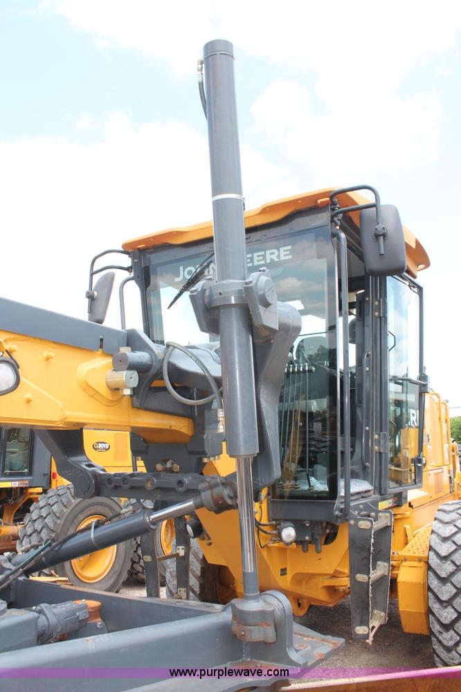 image for item K8959 2010 John Deere 672G motor grader