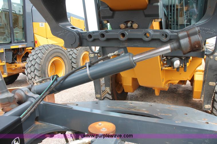 image for item K8959 2010 John Deere 672G motor grader