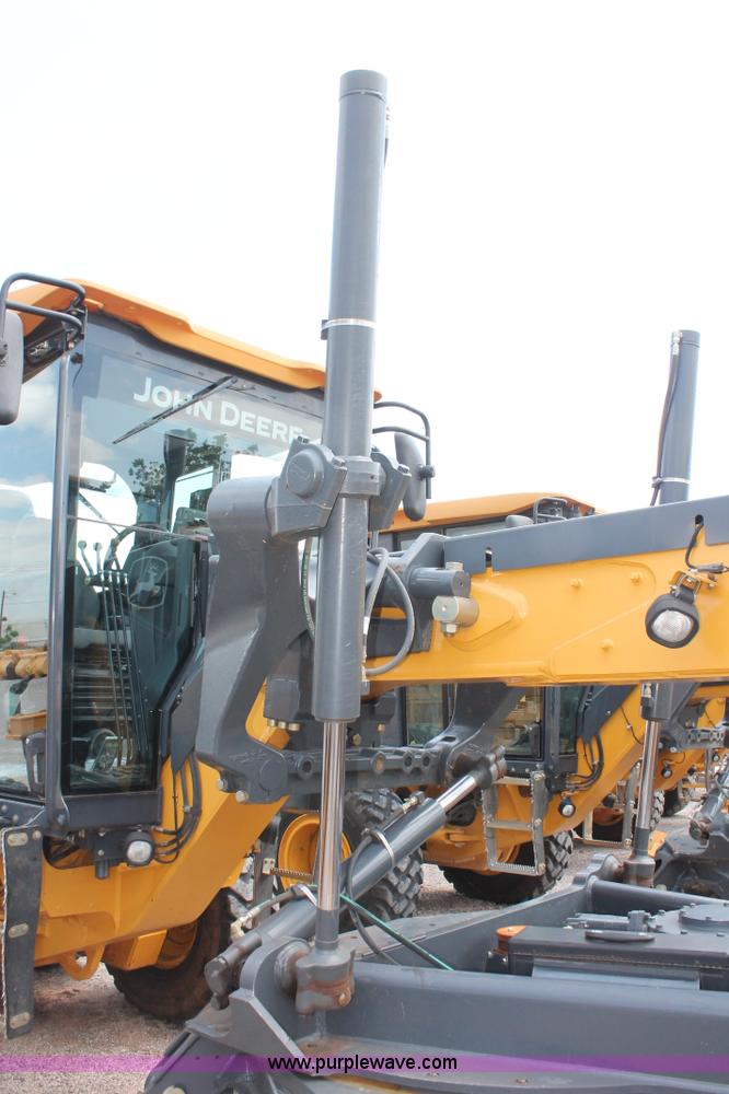 image for item K8959 2010 John Deere 672G motor grader