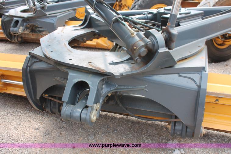 image for item K8959 2010 John Deere 672G motor grader