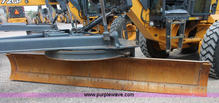 image for item K8959 2010 John Deere 672G motor grader