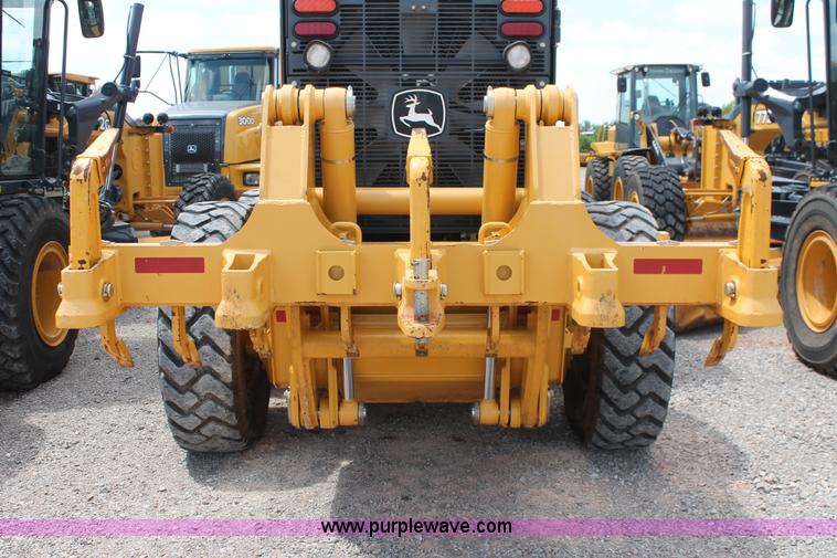 image for item K8959 2010 John Deere 672G motor grader