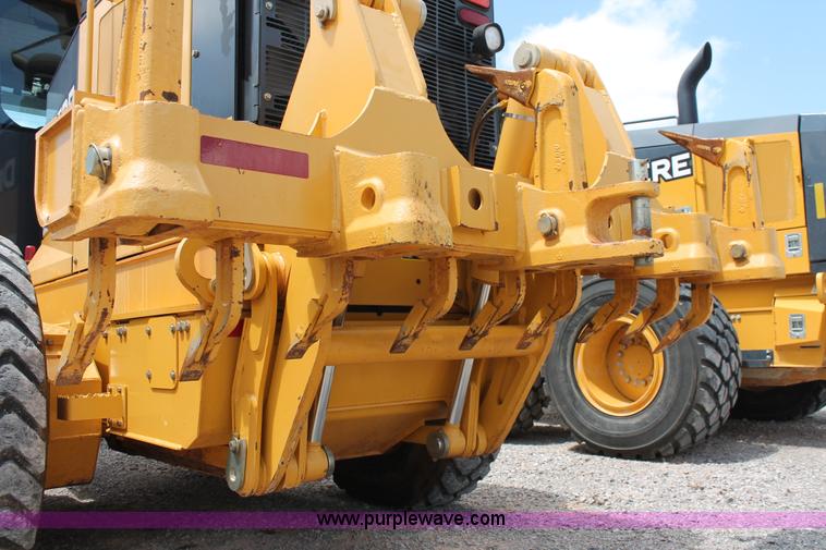 image for item K8959 2010 John Deere 672G motor grader