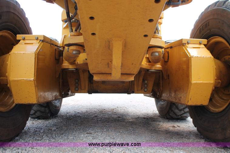 image for item K8959 2010 John Deere 672G motor grader