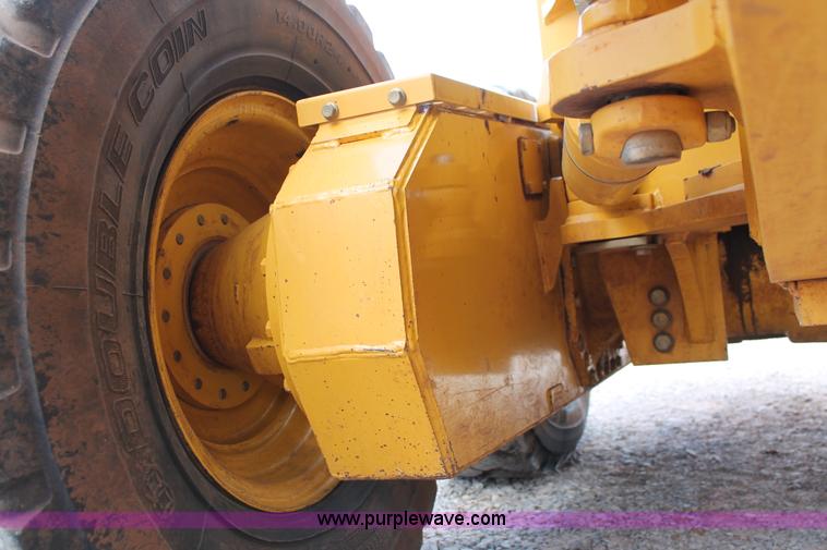 image for item K8959 2010 John Deere 672G motor grader