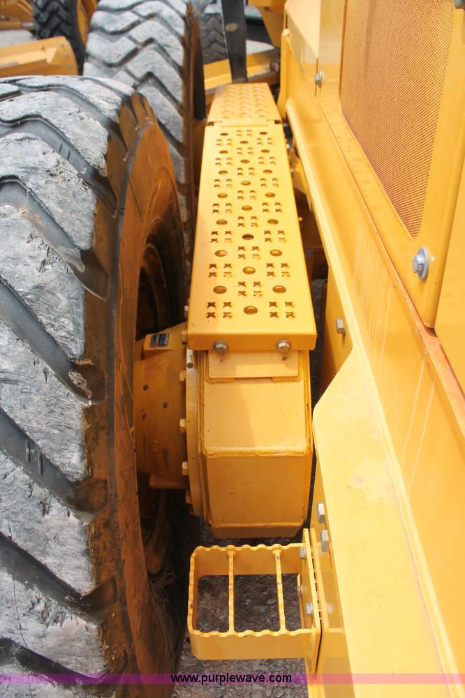 image for item K8959 2010 John Deere 672G motor grader