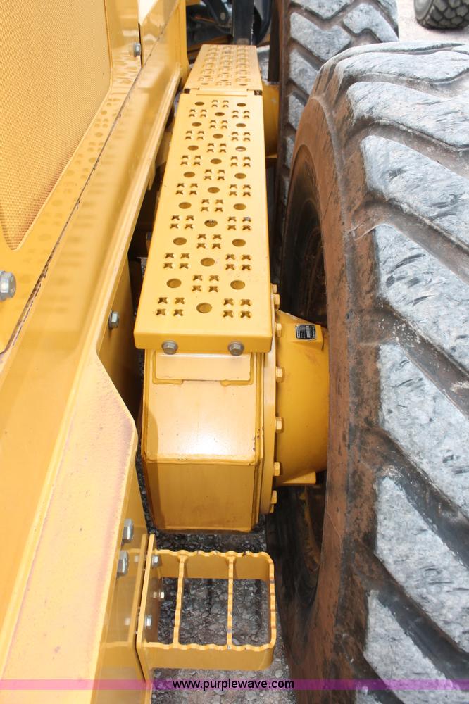 image for item K8959 2010 John Deere 672G motor grader