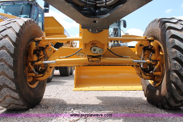 image for item K8959 2010 John Deere 672G motor grader