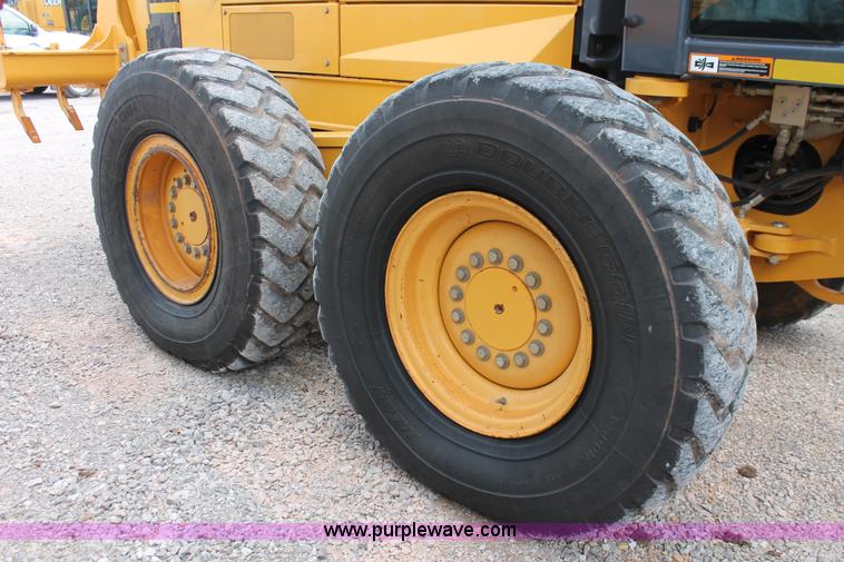 image for item K8959 2010 John Deere 672G motor grader