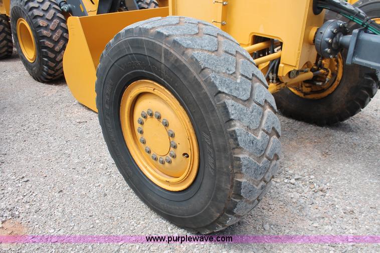 image for item K8959 2010 John Deere 672G motor grader