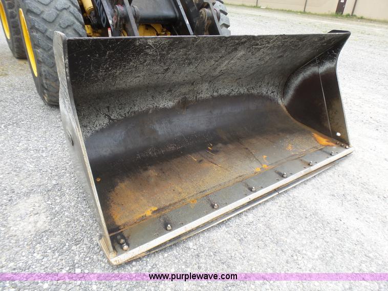 image for item L2000 New Holland 130TC wheel loader