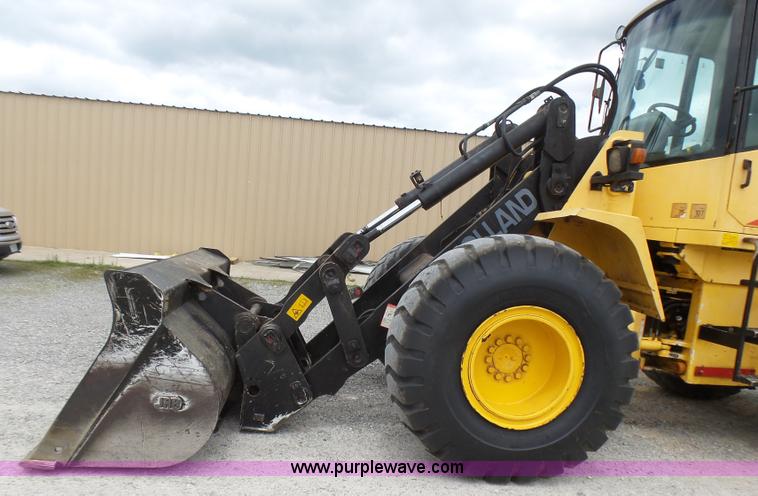 image for item L2000 New Holland 130TC wheel loader