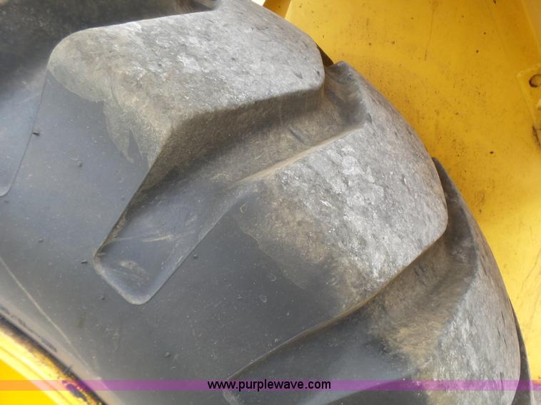 image for item L2000 New Holland 130TC wheel loader