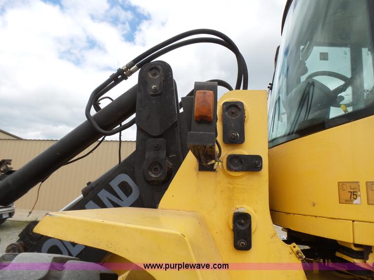 image for item L2000 New Holland 130TC wheel loader