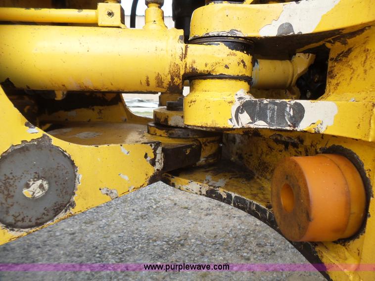 image for item L2000 New Holland 130TC wheel loader