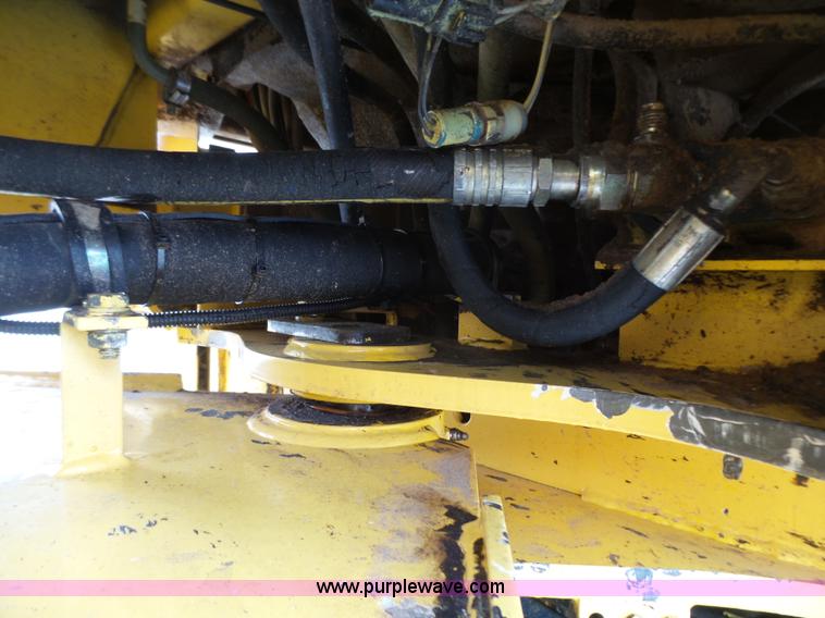 image for item L2000 New Holland 130TC wheel loader