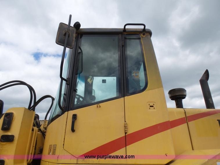 image for item L2000 New Holland 130TC wheel loader