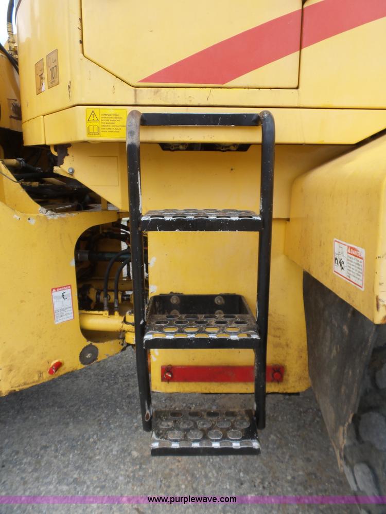 image for item L2000 New Holland 130TC wheel loader