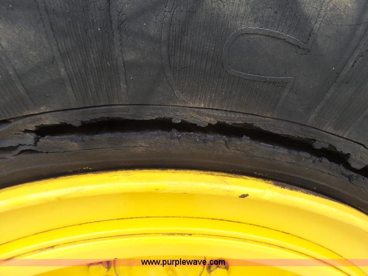 image for item L2000 New Holland 130TC wheel loader