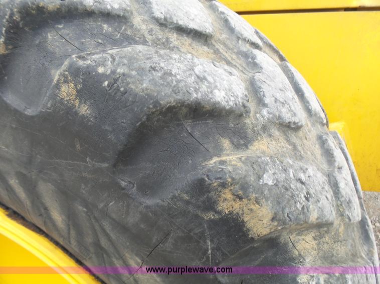 image for item L2000 New Holland 130TC wheel loader