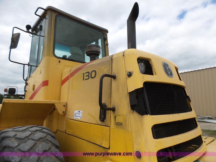 image for item L2000 New Holland 130TC wheel loader