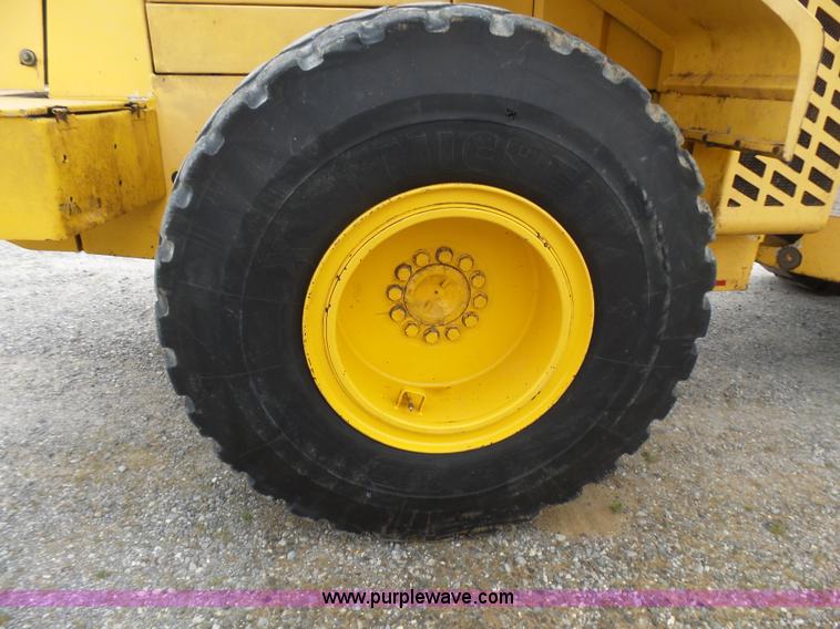 image for item L2000 New Holland 130TC wheel loader