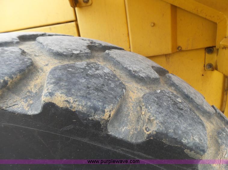 image for item L2000 New Holland 130TC wheel loader