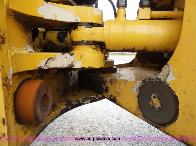 image for item L2000 New Holland 130TC wheel loader