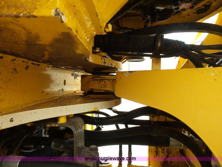 image for item L2000 New Holland 130TC wheel loader